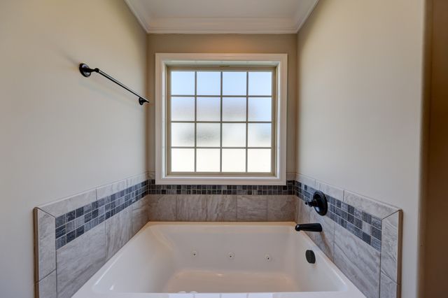 1008 Meadowview Ln, Clarksville, TN 37040