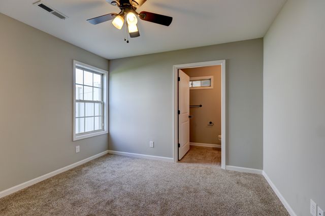 1008 Meadowview Ln, Clarksville, TN 37040
