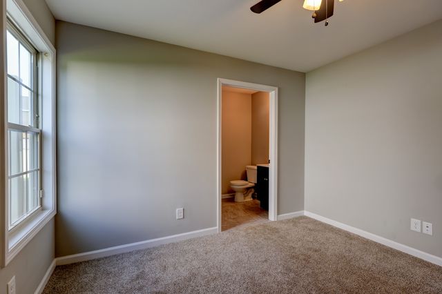 1008 Meadowview Ln, Clarksville, TN 37040