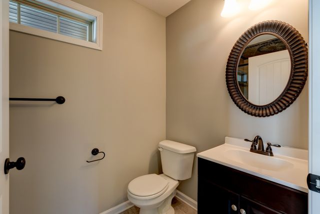 1008 Meadowview Ln, Clarksville, TN 37040