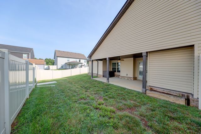 1008 Meadowview Ln, Clarksville, TN 37040