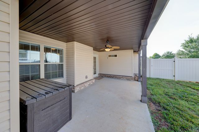 1008 Meadowview Ln, Clarksville, TN 37040