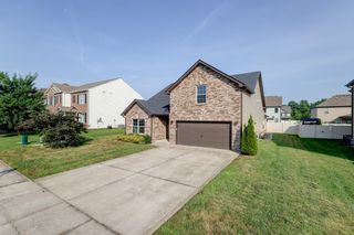 1008 Meadowview Ln, Clarksville, TN 37040