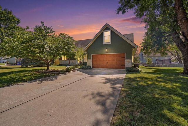 1129 SE 11th Street, Lee's Summit, MO 64081