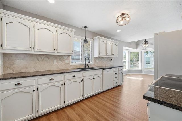 1129 SE 11th Street, Lee's Summit, MO 64081