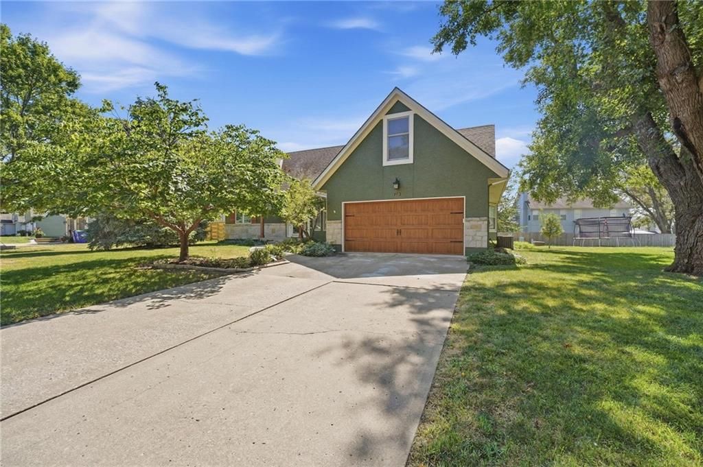1129 SE 11th Street, Lee's Summit, MO 64081