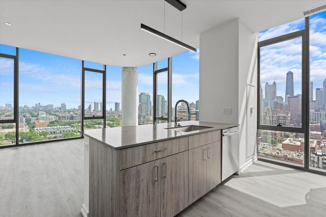 808 N Cleveland Avenue 2101, Chicago, IL 60610