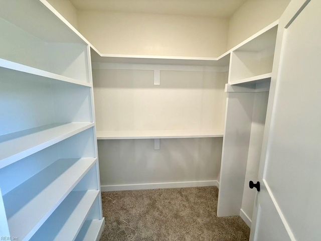 709 Flatrock LN, Chesapeake, VA 23320