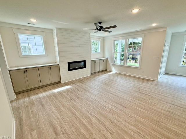 709 Flatrock LN, Chesapeake, VA 23320