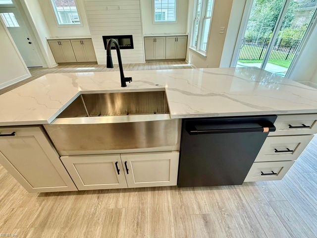 709 Flatrock LN, Chesapeake, VA 23320