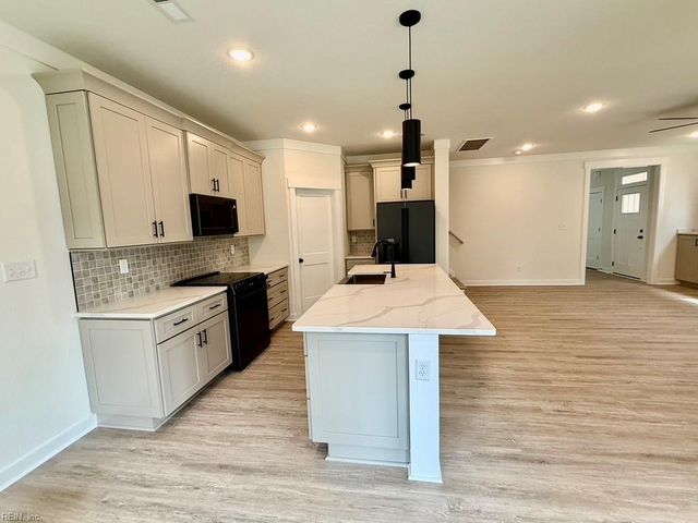 709 Flatrock LN, Chesapeake, VA 23320