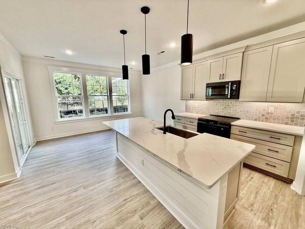 709 Flatrock LN, Chesapeake, VA 23320