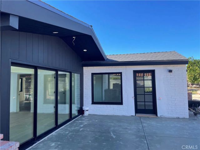 22651 Oxnard Street, Woodland Hills, CA 91367