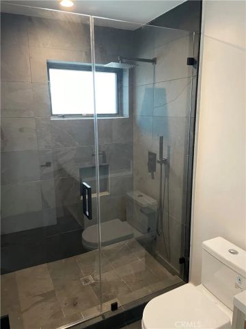 22651 Oxnard Street, Woodland Hills, CA 91367