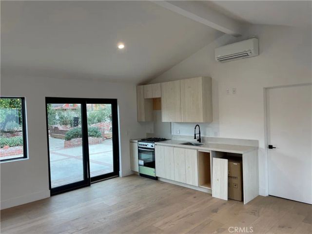 22651 Oxnard Street, Woodland Hills, CA 91367