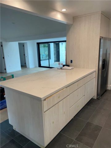 22651 Oxnard Street, Woodland Hills, CA 91367