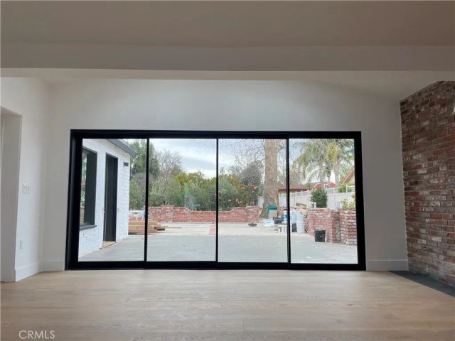 22651 Oxnard Street, Woodland Hills, CA 91367