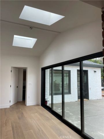 22651 Oxnard Street, Woodland Hills, CA 91367