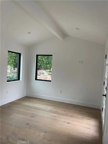 22651 Oxnard Street, Woodland Hills, CA 91367