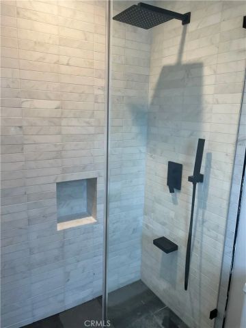 22651 Oxnard Street, Woodland Hills, CA 91367