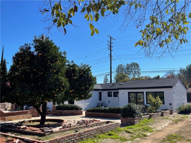 22651 Oxnard Street, Woodland Hills, CA 91367