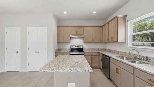 1035 CEDAR GROVE TRL, Spring Branch, TX 78070