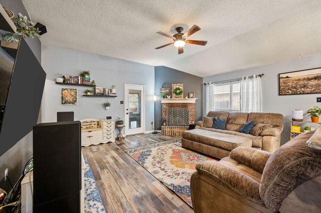 609 Oak Hollow Trail, Saginaw, TX 76179