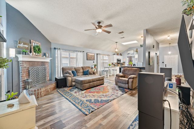 609 Oak Hollow Trail, Saginaw, TX 76179