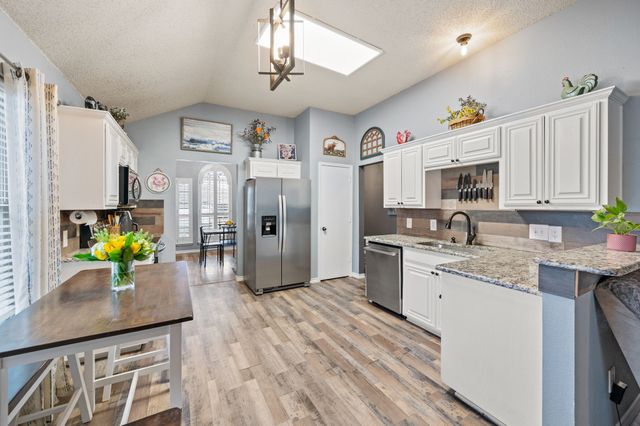 609 Oak Hollow Trail, Saginaw, TX 76179