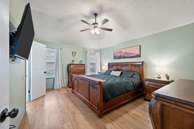 609 Oak Hollow Trail, Saginaw, TX 76179