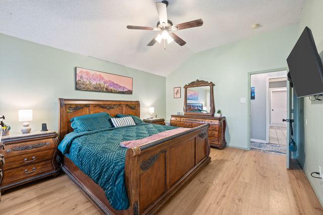 609 Oak Hollow Trail, Saginaw, TX 76179