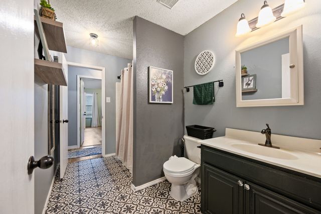 609 Oak Hollow Trail, Saginaw, TX 76179