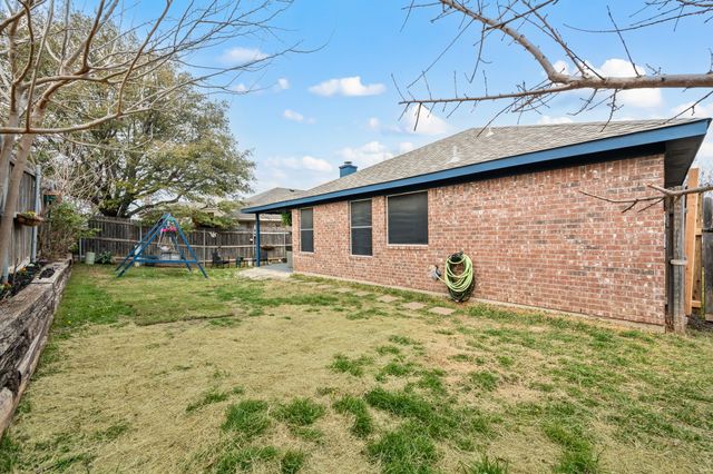 609 Oak Hollow Trail, Saginaw, TX 76179