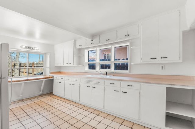 1305 Marble Avenue NW, Albuquerque, NM 87104