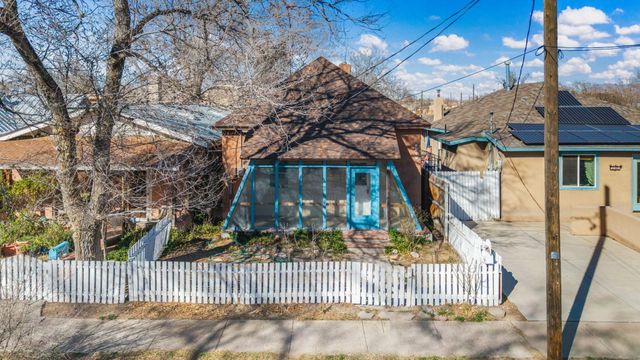 1305 Marble Avenue NW, Albuquerque, NM 87104