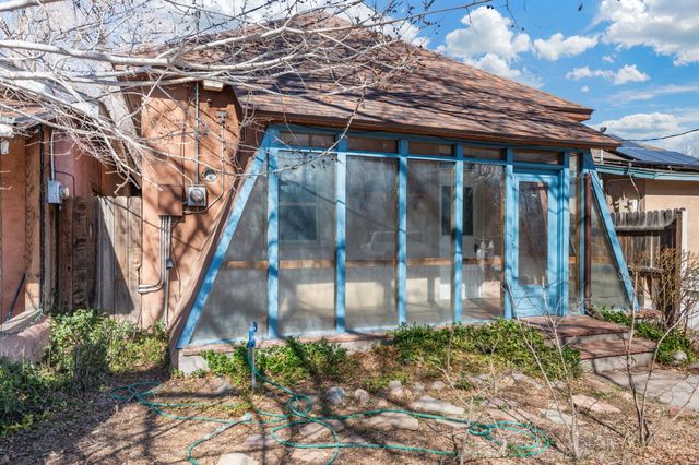 1305 Marble Avenue NW, Albuquerque, NM 87104