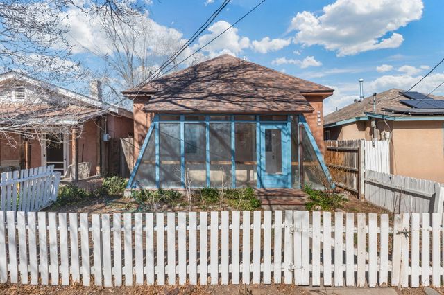 1305 Marble Avenue NW, Albuquerque, NM 87104