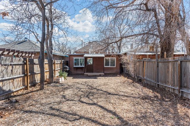 1305 Marble Avenue NW, Albuquerque, NM 87104