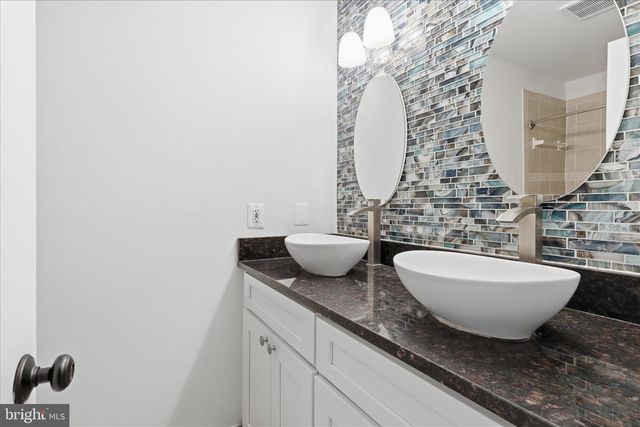 9032 ROSEWALL CT, Springfield, VA 22152