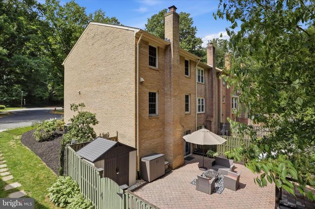 9032 ROSEWALL CT, Springfield, VA 22152
