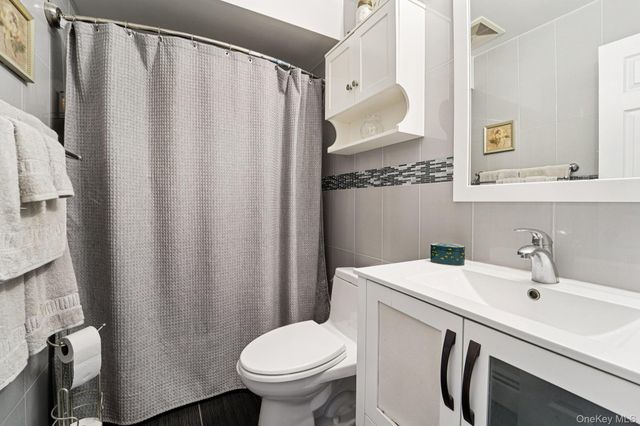 15 Greenridge Avenue 16, White Plains, NY 10605