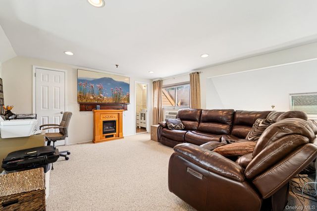 15 Greenridge Avenue 16, White Plains, NY 10605