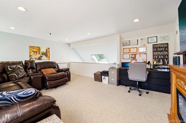 15 Greenridge Avenue 16, White Plains, NY 10605