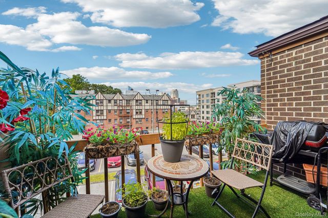 15 Greenridge Avenue 16, White Plains, NY 10605