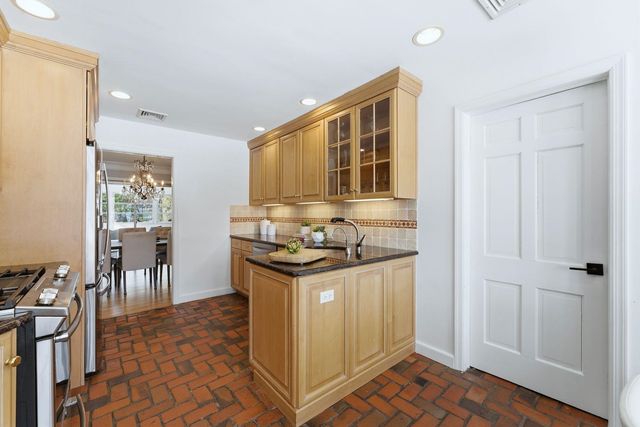 55 SOMERSET DR, Woodcliff Lake, NJ 07677