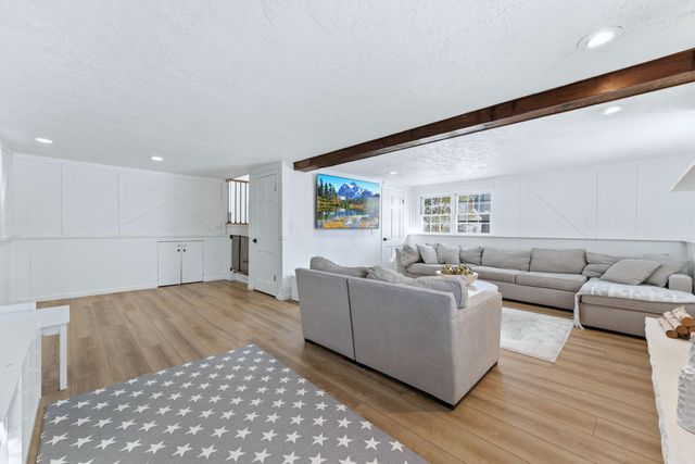 55 SOMERSET DR, Woodcliff Lake, NJ 07677