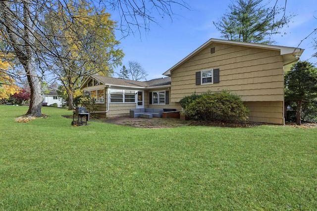 55 SOMERSET DR, Woodcliff Lake, NJ 07677