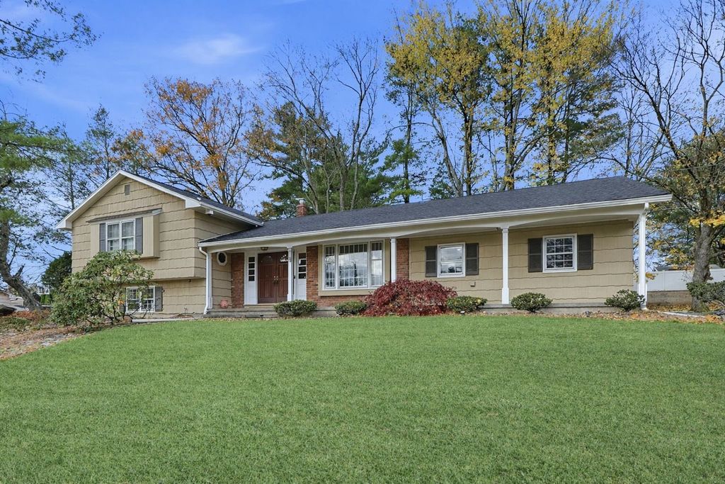 55 SOMERSET DR, Woodcliff Lake, NJ 07677