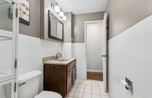 875 LARKDALE Row, Wauconda, IL 60084