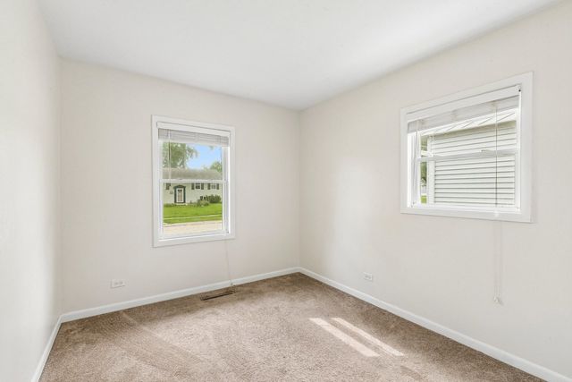875 LARKDALE Row, Wauconda, IL 60084